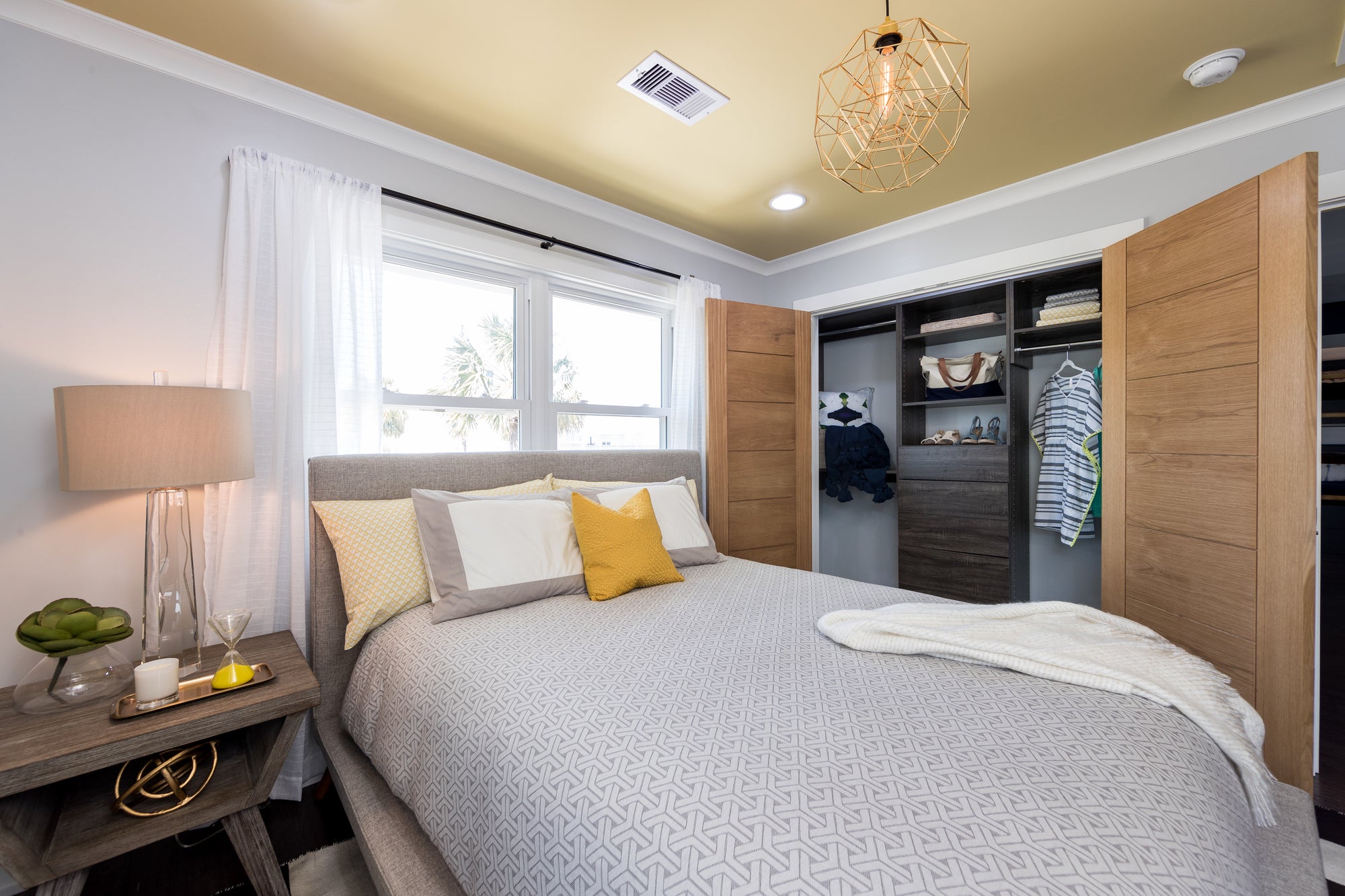 Organize Your 2021! // Organize the Bedroom!