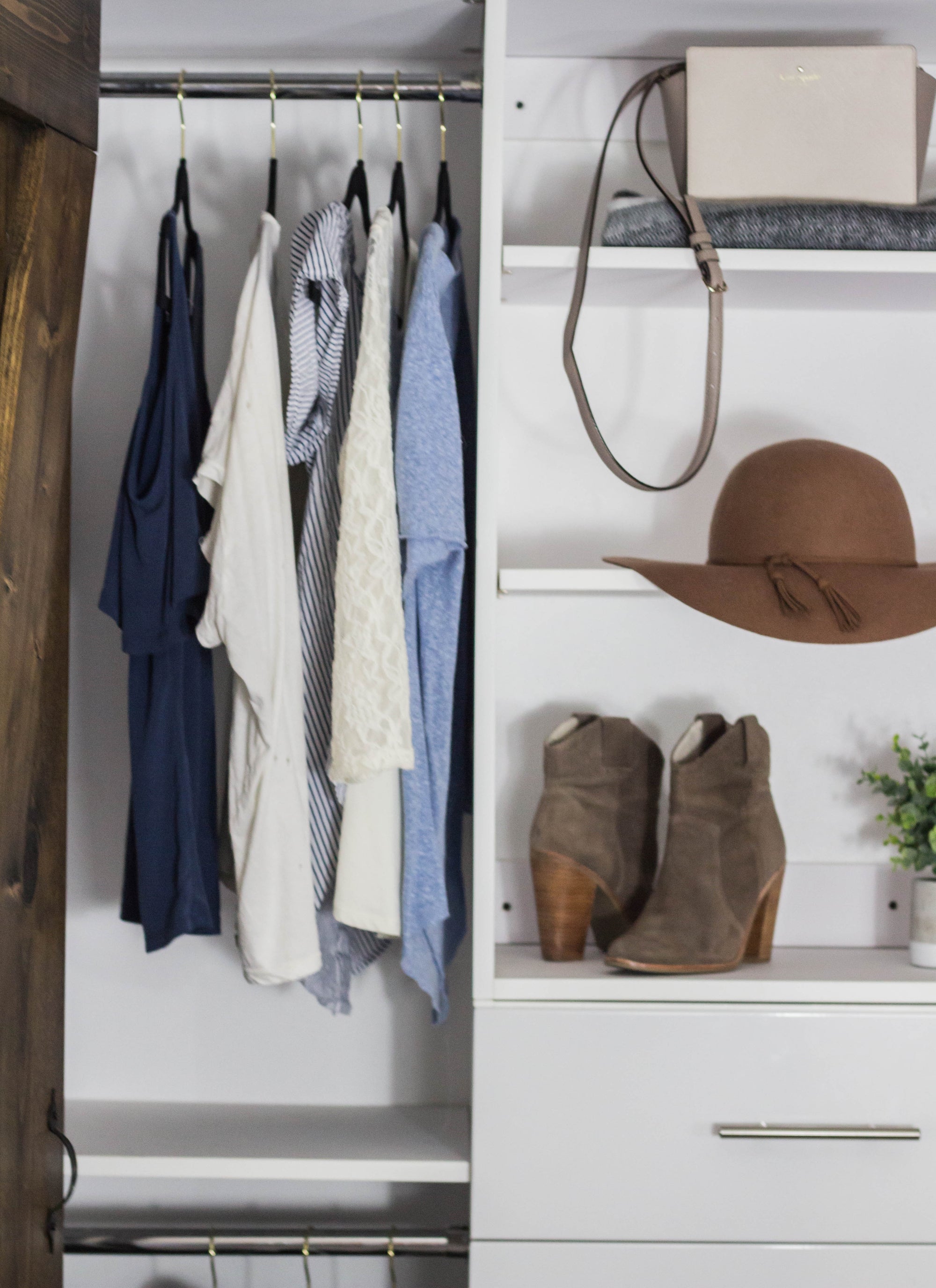 3 Easy Steps to De-Clutter Your Closet for an Organizational Makeover